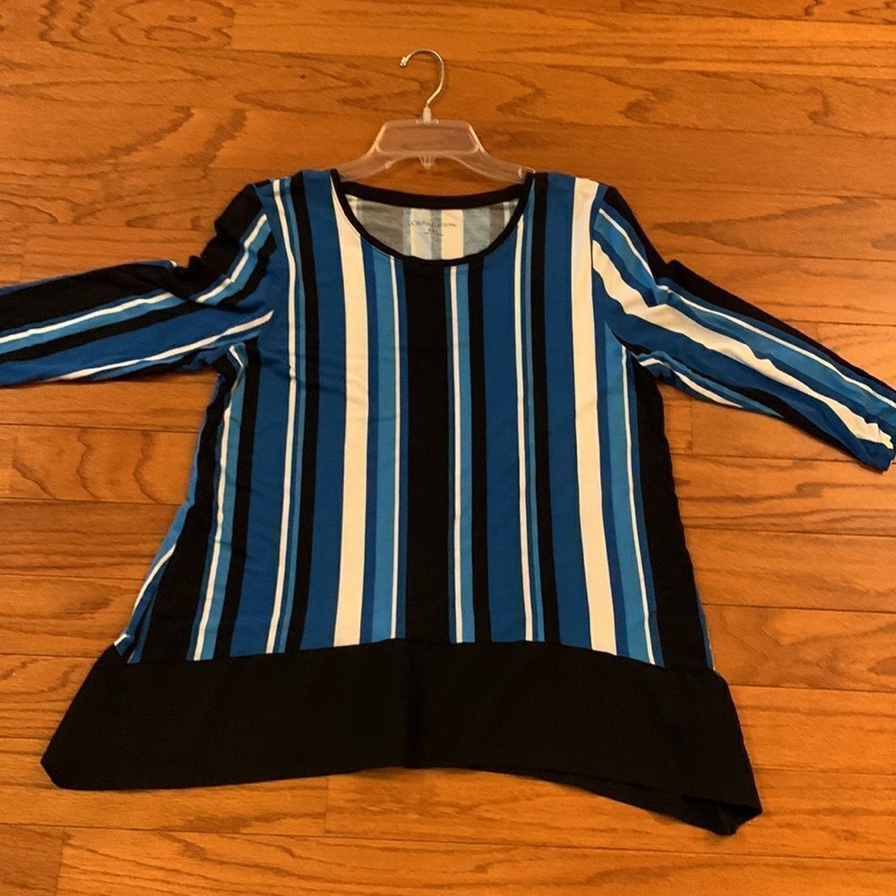 Croft & Barrow PXL three-quarter sleeve black and blue top high/low bottom